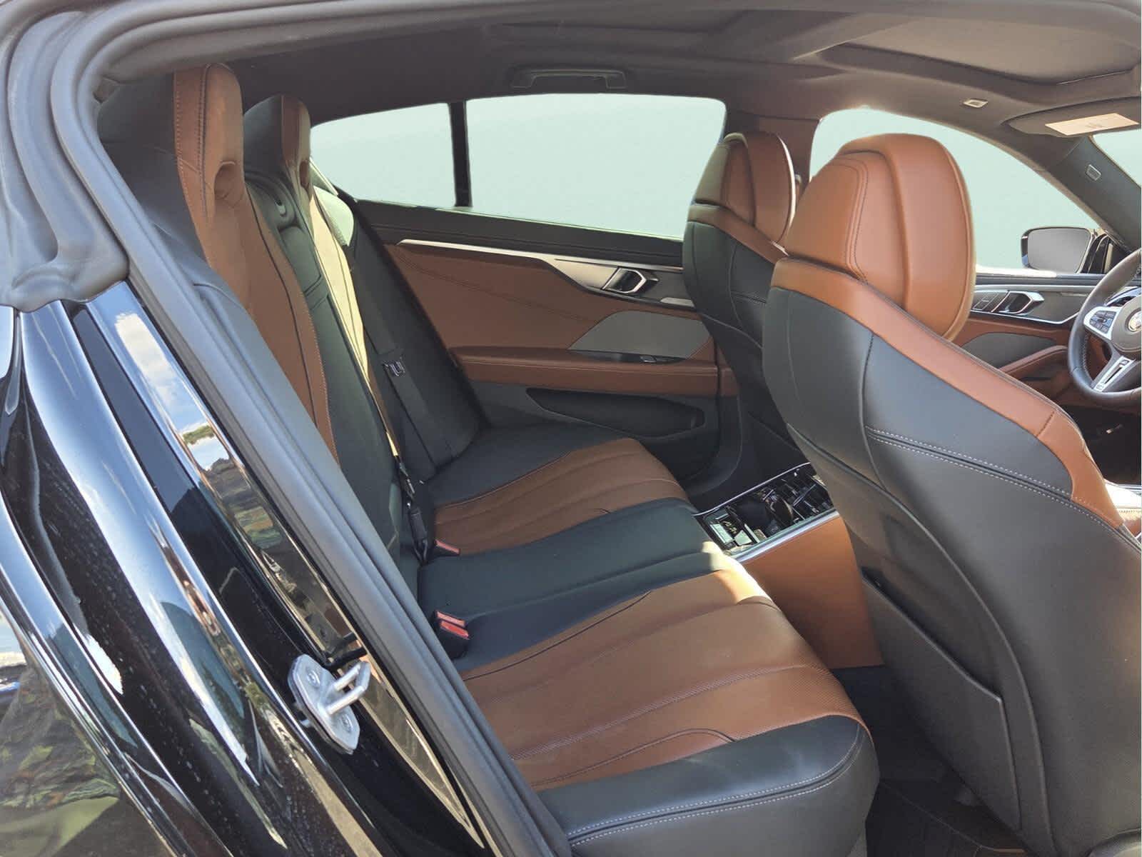 2025 BMW 8 Series M850i - Photo 19