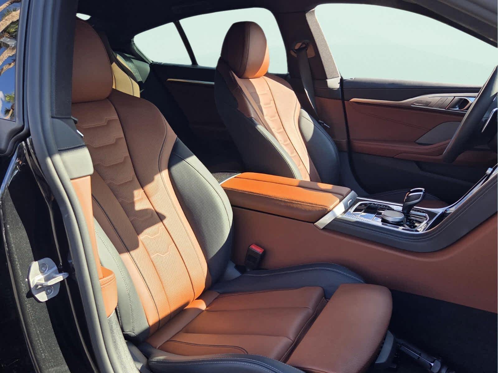 2025 BMW 8 Series M850i - Photo 20