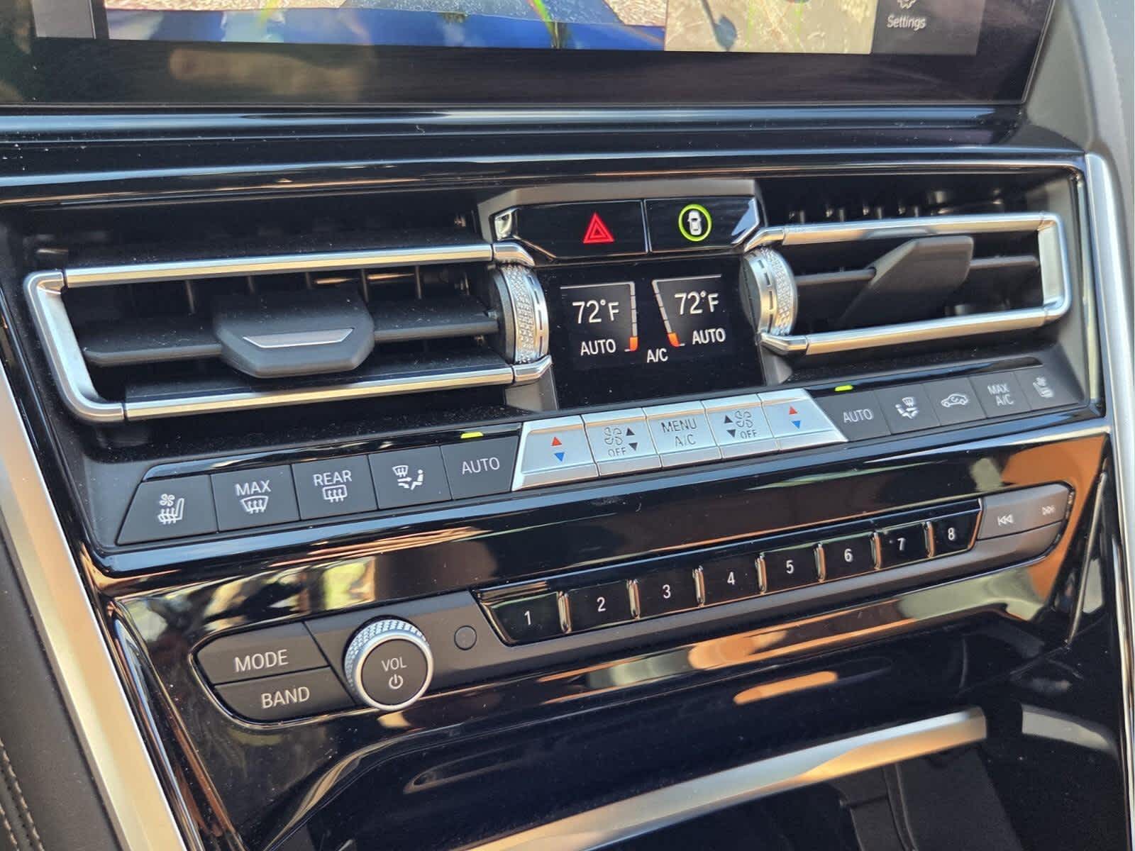 2025 BMW 8 Series M850i - Photo 27