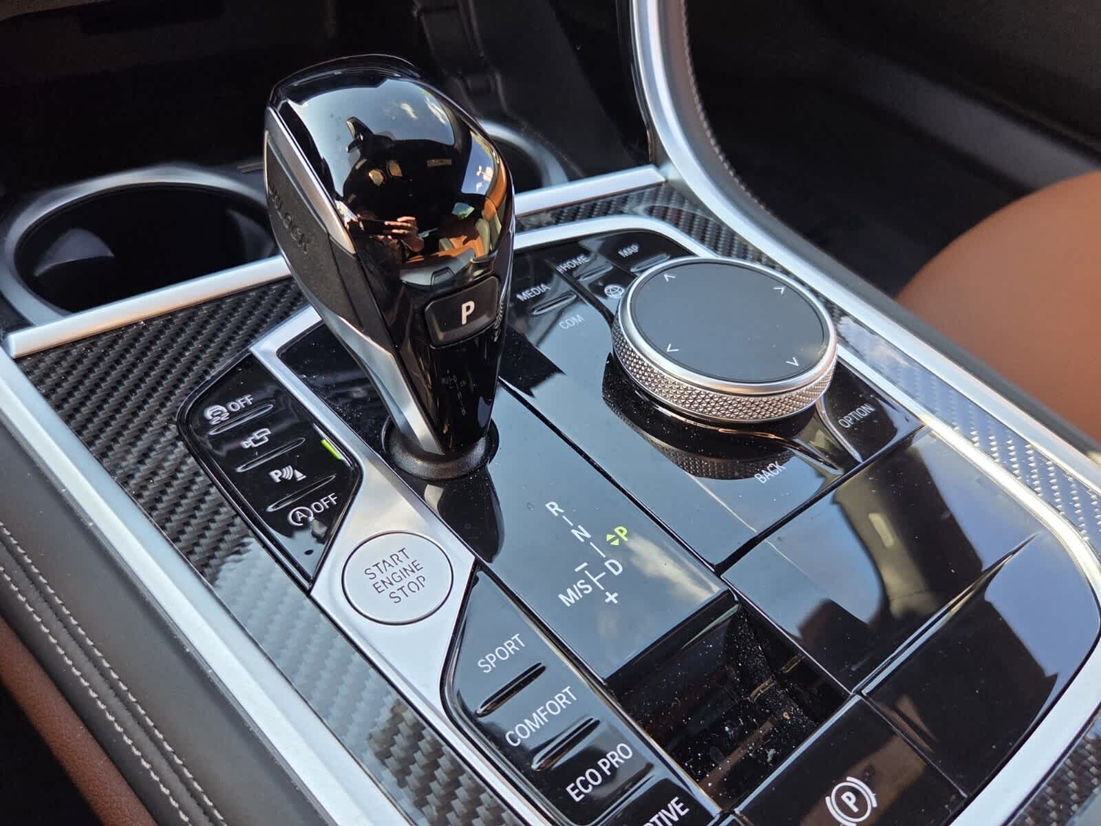 2025 BMW 8 Series M850i - Photo 28