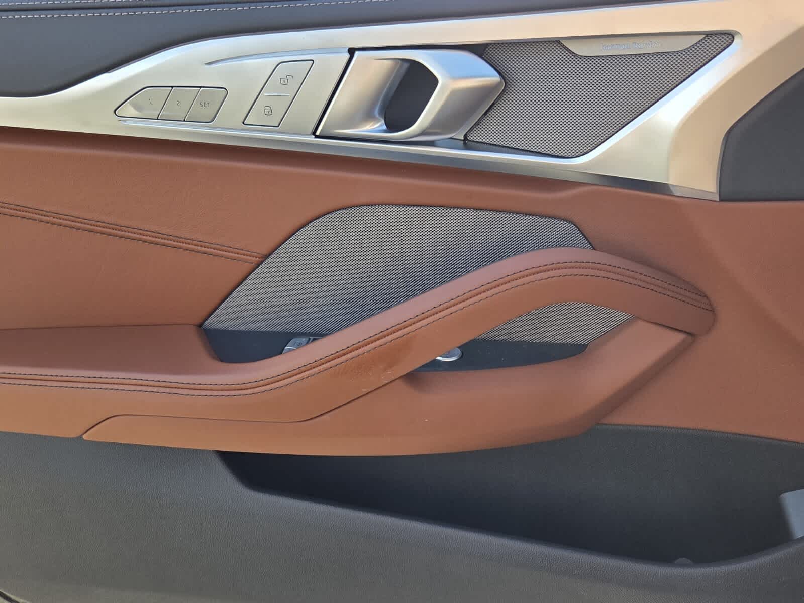 2025 BMW 8 Series M850i - Photo 33