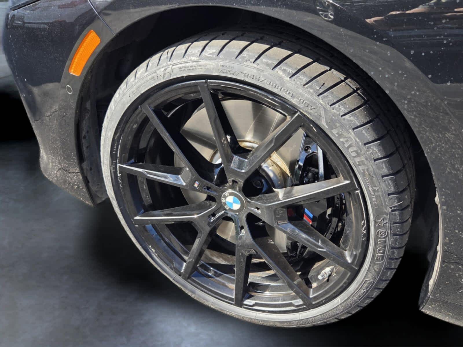 2025 BMW 8 Series M850i - Photo 9
