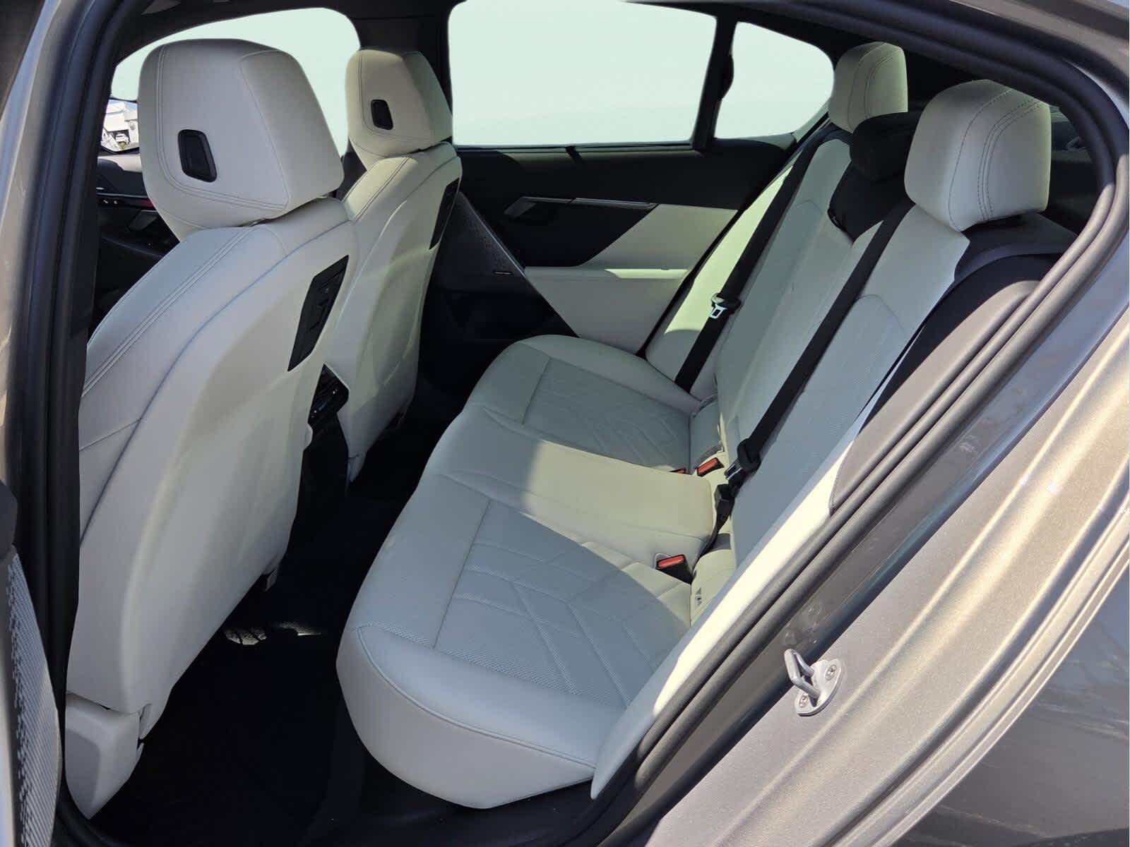 2025 BMW i5 40 - Photo 12