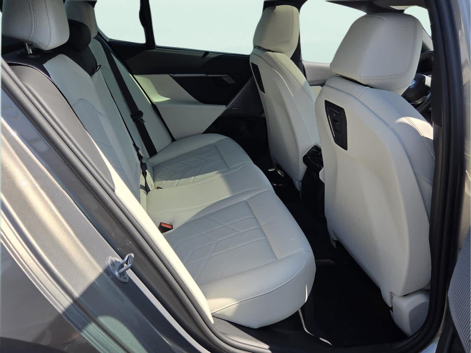 2025 BMW i5 eDrive40