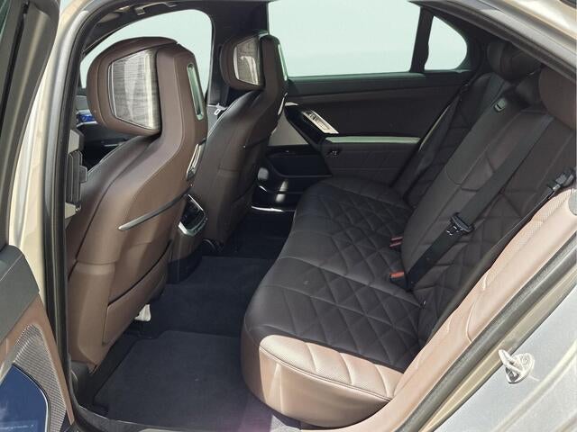 2023 BMW 740i 740i