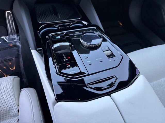 2025 BMW i5 M60