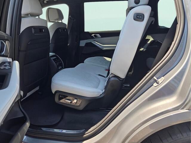 2027 BMW X7 Base