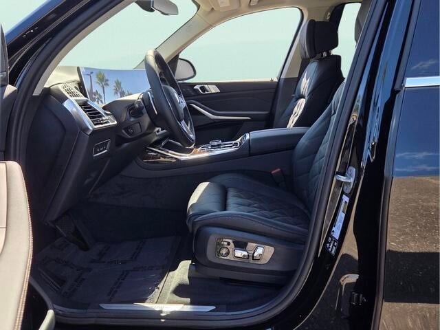 2027 BMW X7 Base