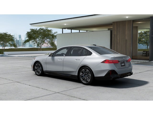 2027 BMW 550e Base
