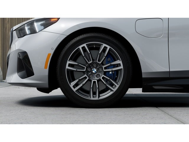 2027 BMW 550e Base
