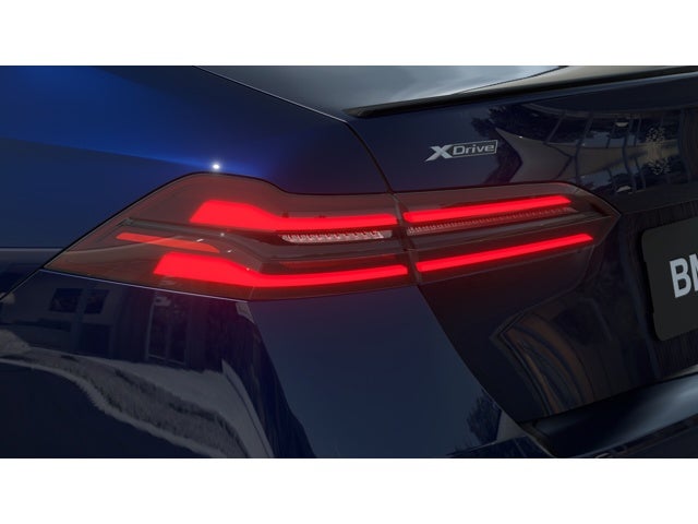 2027 BMW 550e Base