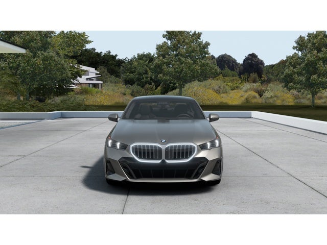2026 BMW 550e Base